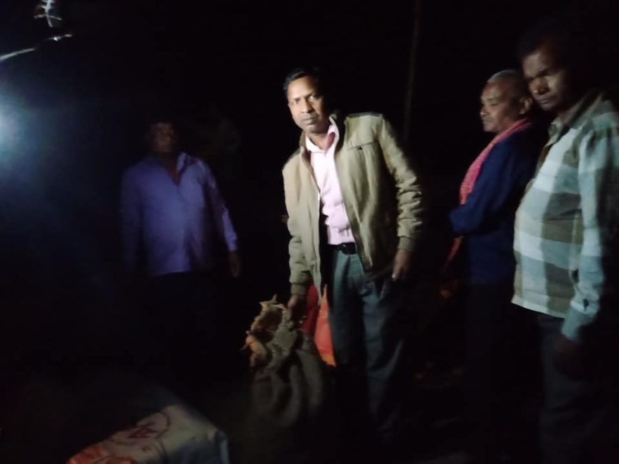 आगलागि परिवारको सहारा बने वडा न ४ का अध्यक्ष जन्त्री प्रसाद बरई